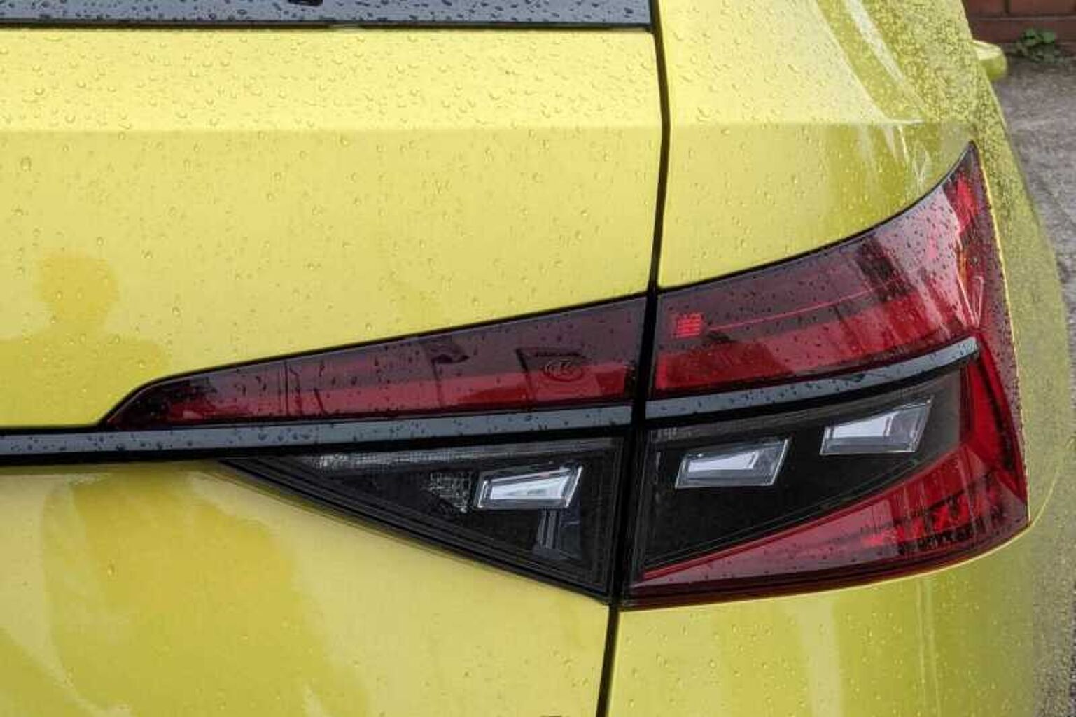 SKODA Superb 1.4 TSI (218ps) SportLine Plus iV DSG Est